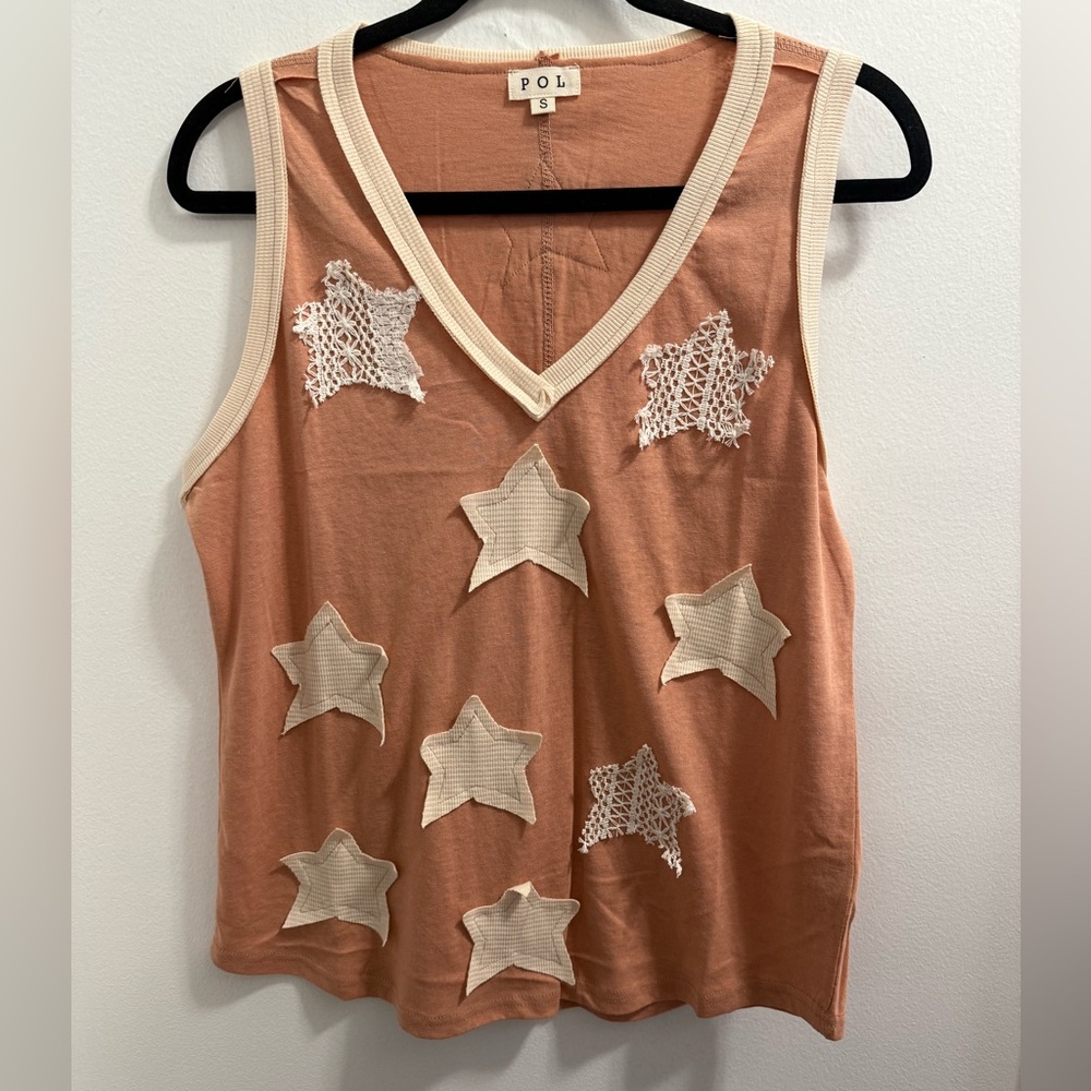 POL Peach Star Appliqué V-Neck Tank with Cream Trim